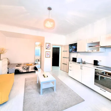 Pearl Apartment *